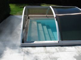 Pool staircase