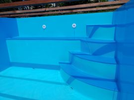 Pool staircase
