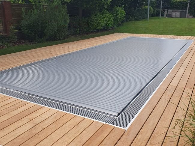 Lamellar pool cover